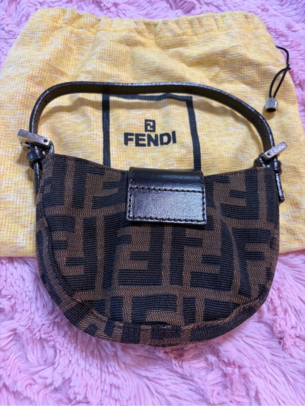 🔥EUC Authentic Fendi Mini Crescent Bag With Iconic FF Canvas - Picture 4 of 10